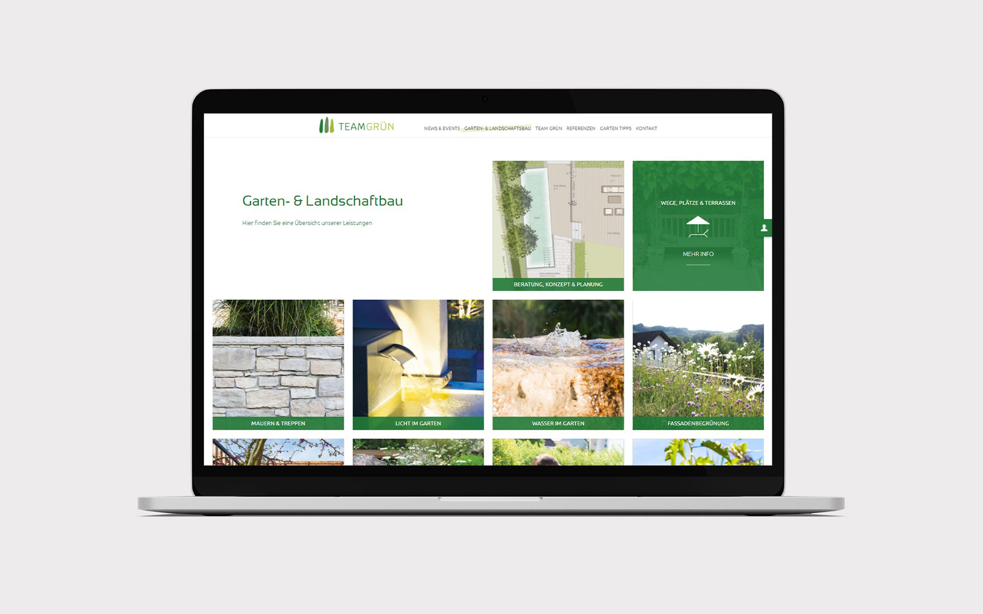 Ansicht der Webseite von Team Grün auf einem Netbook vor weißem Hintergrund